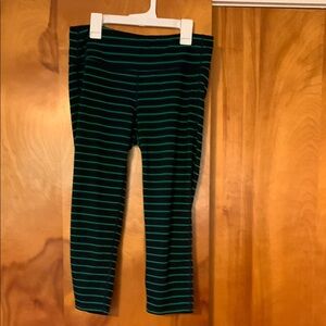 Athleta Striped Green women’s mid length capri leggings. EUC!  M